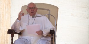 Le pape se dresse contre « le mythe de l&rsquo;éternelle jeunesse »
