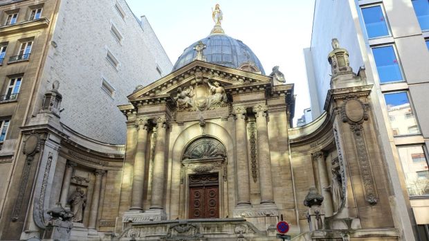 CHAPELLE-NOTRE-DAME-DE-CONSOLATION-PARIS-CC-BY-2.0.jpg