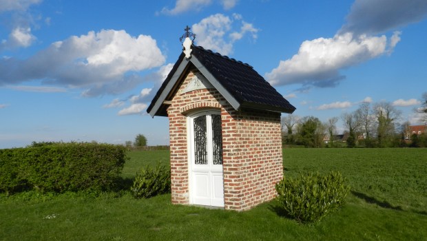 Chapelle de village à Herzeele.