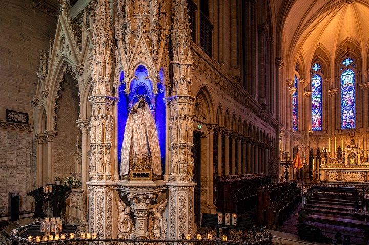 Parure Vierge Noire de Douvres-la-Délivrande