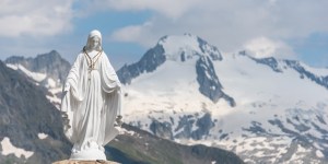 Magnifier et confier, les deux mouvements d’une prière à Marie
