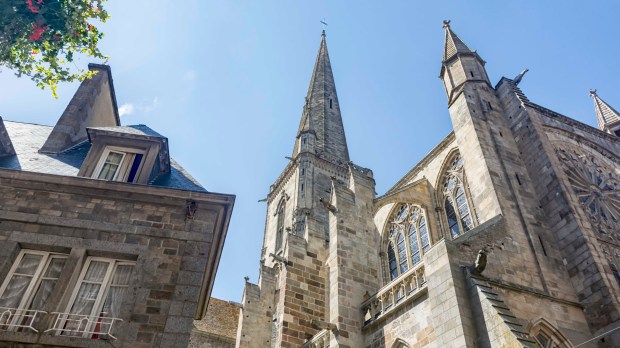 saint-vincent-cathedral-saint-malo-shutterstock_1182328567.jpg