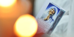 En cas de besoin, la très efficace prière de cinq secondes de mère Teresa