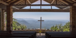 Une incroyable chapelle dans les nuages