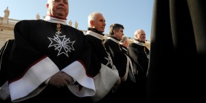 Caritas, l’Ordre de Malte… Les reprises en main musclées du Pape