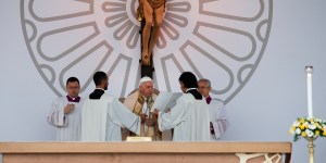 Birmanie, Cameroun, Italie, Ukraine, migrants : les appels du Pape à Matera