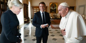 Brigitte Macron au pape François : « Je prie pour vous tous les jours »