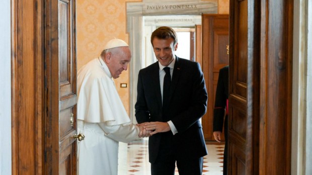 EMMANUEL-MACRON-POPE-FRANCIS-000_32M23C3.jpg