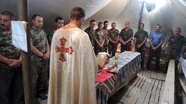 soldiers_from_the_east_at_mass_at_the_greek_catholic_cathedral_in_kiev_ukraine_photo_courtesy_of_aid_to_the_church_in_need_cna.jpg