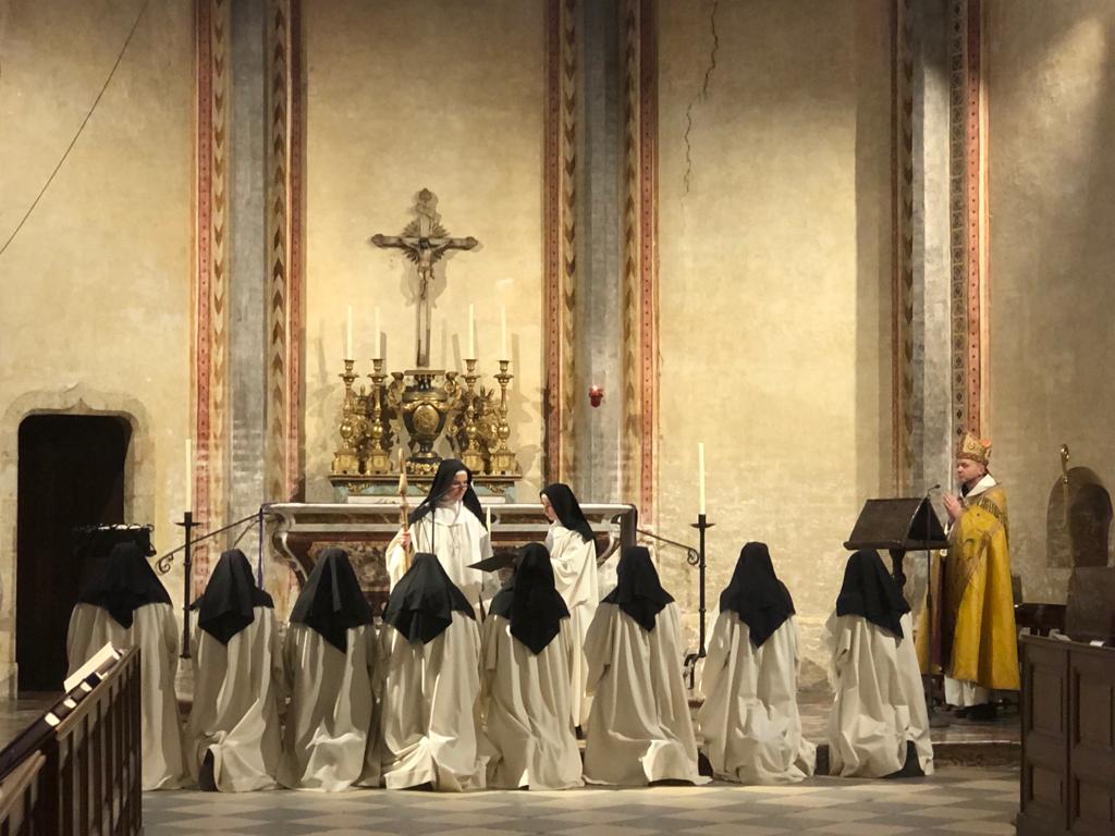 Benediction-des-8-soeurs-avant-le-depart-de-Boulaur-suivie-dun-Te-Deum-1.jpg