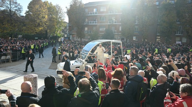 Pope-Francis-celebrates-mass-on-November-20-2022-at-the-cathedral-of-Asti-AFP-