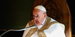 Revue de presse : Caritas, retour sur le coup de force du pape François