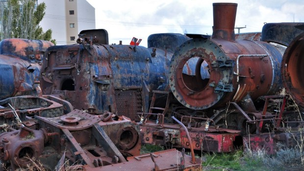 TRAIN-BROKEN-shutterstock_2167557557