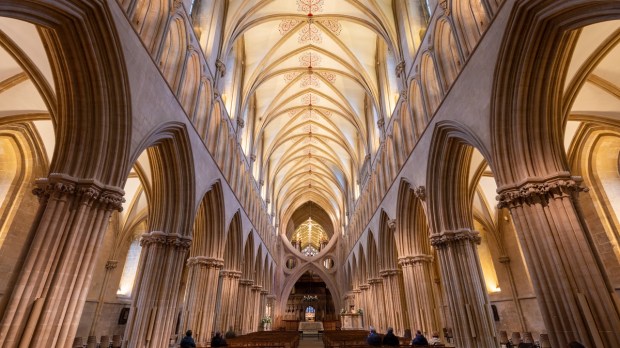 Wells-cathedral-shutterstock_2109586022.jpg