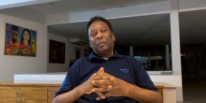 Le monde du foot s’unit dans la prière pour Pelé