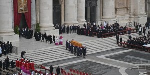 [EN DIRECT] La messe de funérailles de Benoît XVI