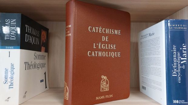 CATECHISME-DE-L-EGLISE-CATHOLIQUE-ALETEIA.jpg