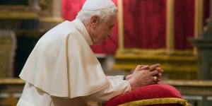 Apprendre à prier avec Benoît XVI : « Pourquoi l’homme est-il porté à la prière ? »