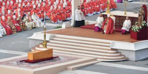 Un pape meurt, l’Église demeure…