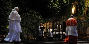 Benoît XVI a prié jusqu&rsquo;au bout Notre-Dame de Lourdes