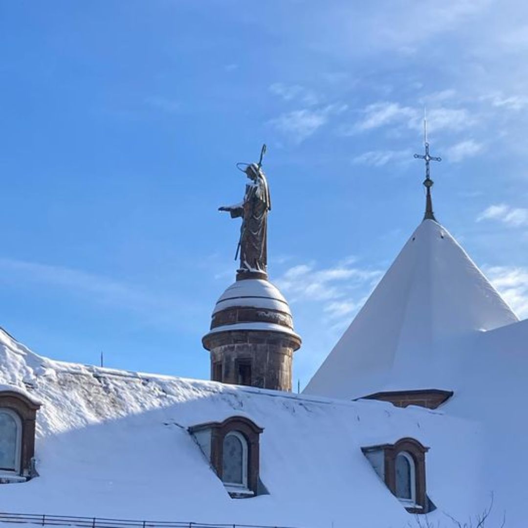 Sanctuaires et abbayes de France sous la neige