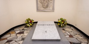 La tombe de Benoît XVI est désormais accessible aux fidèles