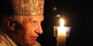 Benoît XVI, un pape anachronique ?