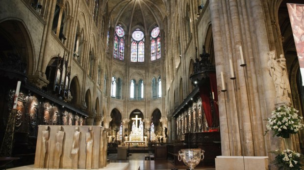 notre-de-paris-inside.jpg