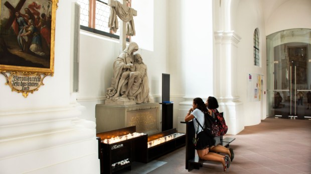 Pray Stratue Virgin Mary Church