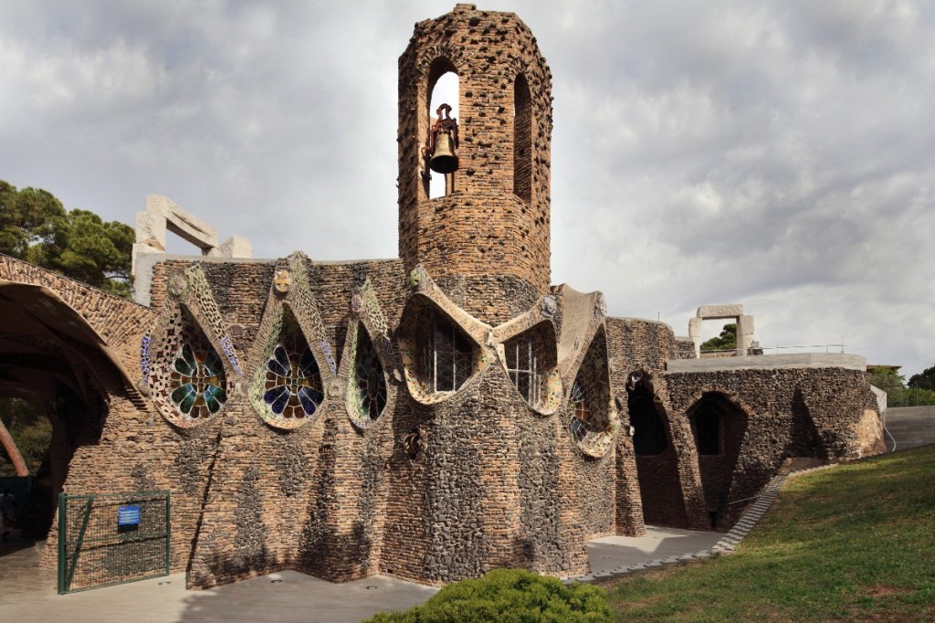 CRYPT-GUELL-SPAIN