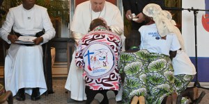 [EN DIRECT] Le Pape « sous le choc » devant le témoignage des victimes des conflits en RDC