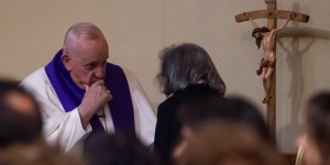 Quand le pape François écoute en confession