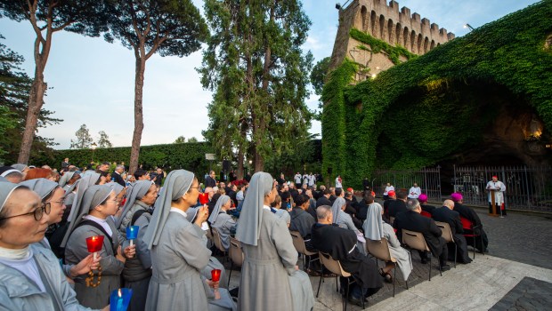 Holy Rosary and torchlight procession presided over by Card. Mauro Gambetti