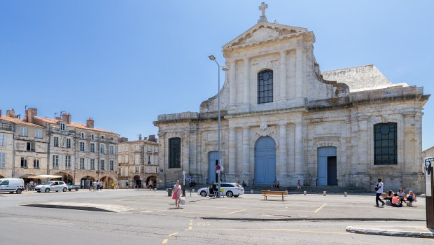 CATHEDRALE-LA-ROCHELLE-shutterstock_457659340.jpg