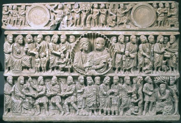 Fig1_Arles_-_sarcophage_dogmatique