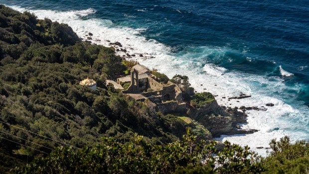 COUVENT-SAINT-FRANCOIS-NONZA-CORSE-shutterstock_1948216030