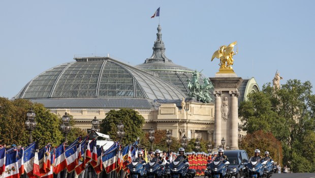 NICOLAS-MAZIER-PONT-ALEXANDRE-III-AFP-000_33UB7K2