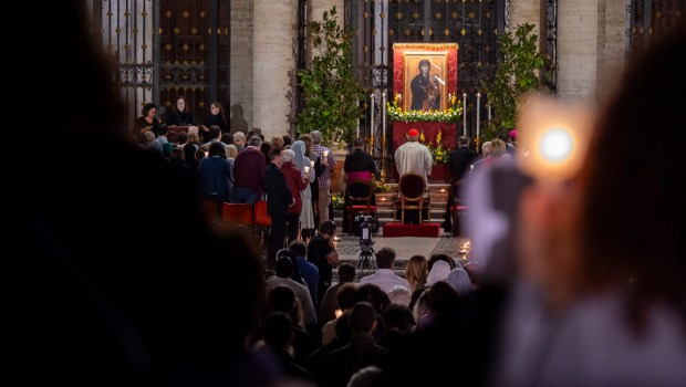Rosary for Peace in the Holy Land presided over by Cardinal Vicar Angelo De Donatis at Santa Maria Maggiore in front of the icon of the Blessed Virgin Mary Salus Populi Romani