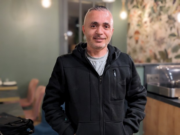 1.-Marco-Bassir-directeur-de-la-maison-de-retraite-Beit-Afram-de-passage-a-Paris-le-24-novembre-2023.-©-Claire-Riobe-