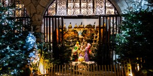 Cette crèche qui dérange parce qu’elle annonce une énormité