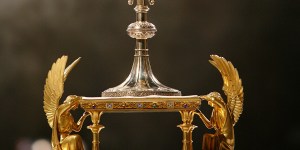 Les objets liturgiques : le thabor, ce piédestal permettant d’exposer le Saint-Sacrement
