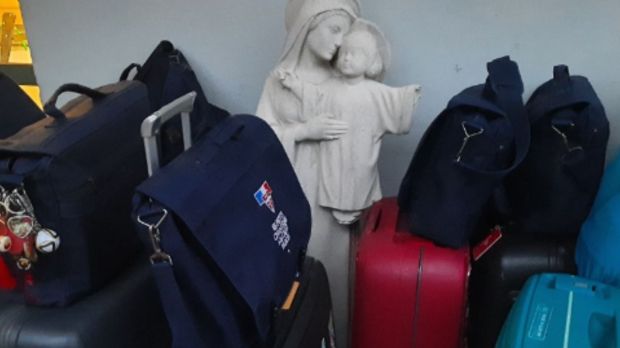 vierge marie, statues, vacances, valises