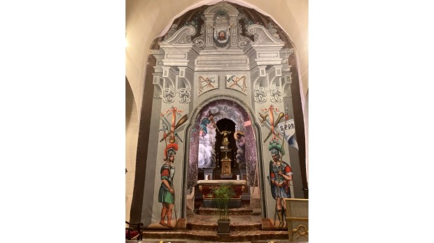 Décors de l'église Saint-Etienne à Estoher