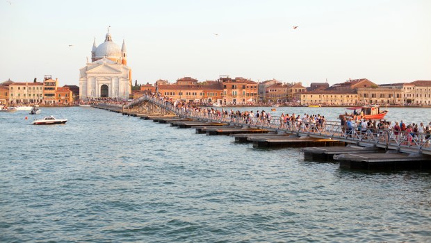 FETE-DU-REDEMPTEUR-VENISE-shutterstock
