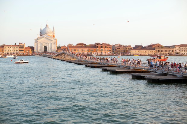 FETE-DU-REDEMPTEUR-VENISE-shutterstock