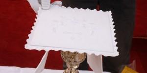 La pale, ce carton entoilé qui protège le calice