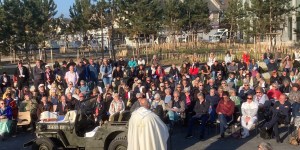 [REPORTAGE] &#8220;Dieu était avec eux&#8221;, une messe sur les  plages du Débarquement