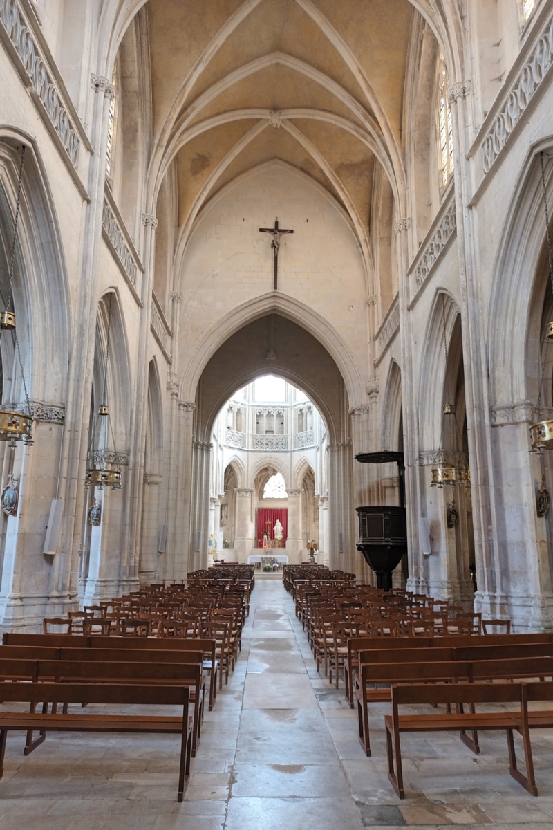 eglise-sainte-trinite-de-Falaise-interieur