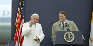 Le jour où Jean Paul II scella en Alaska son rapprochement avec Reagan 