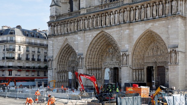 FACADE-NOTRE-DAME-PARIS-AFP